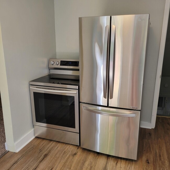 Building Photo - 221 S Highland Ave