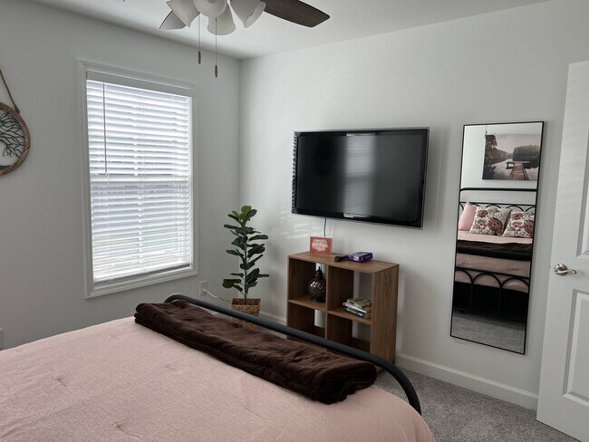 Building Photo - Beautiful Home in the Westhill Community -...