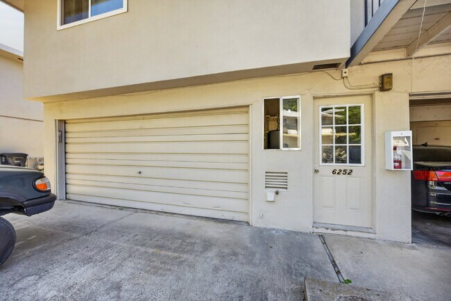 Building Photo - Charming 2-Bed Condo Retreat in Citrus Heights