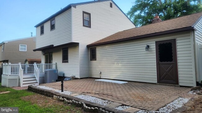 Building Photo - 6 Cedar Creek Dr