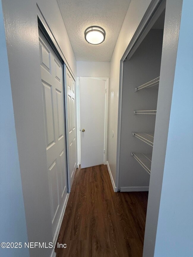 Building Photo - 459 Bentwood Ln