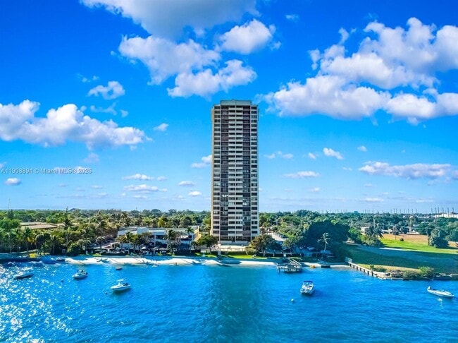 Building Photo - 5600 N Flagler Dr