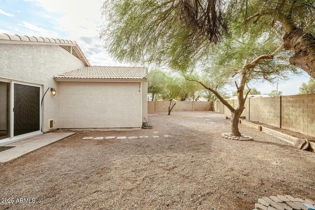 Building Photo - 1083 E Boston Ct