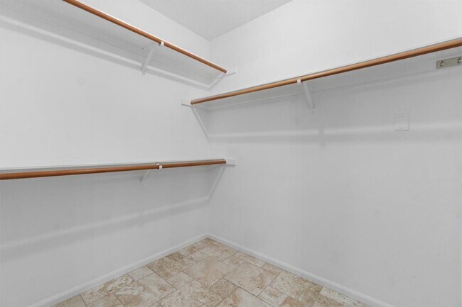 Building Photo - 28 Silver Elm Pl