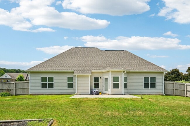 Building Photo - 1121 Birchwood Dr