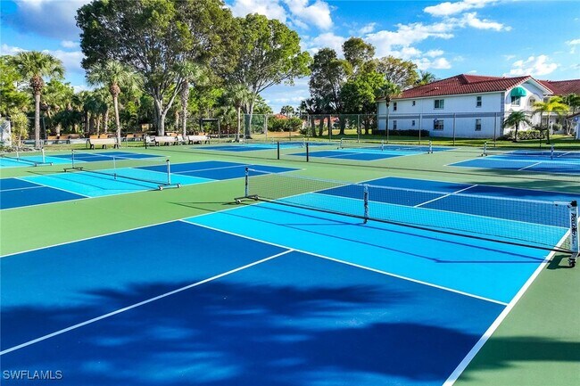 Building Photo - 640 Luisa Ln