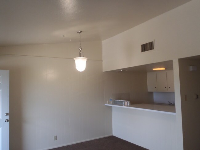 Building Photo - Park Plaza Town Homes & Corporate Apartments