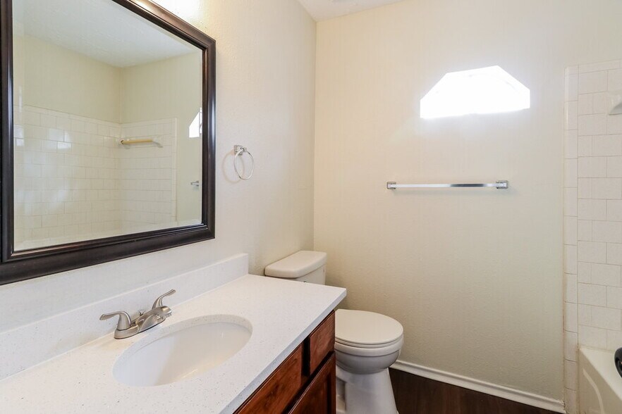 Building Photo - 20110 River Brook Dr
