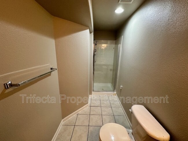 Building Photo - 2845 Willow Tree Ln