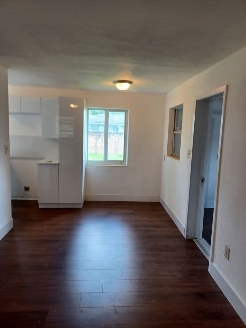 Building Photo - $500 OFF FIRST MONTHS RENT, COMING SOON REMODELED 3 Bedroom /1 Bathroom LARGE FENCED YARD