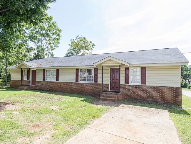Duplex on Pearl St. - 905-923 Cleveland St