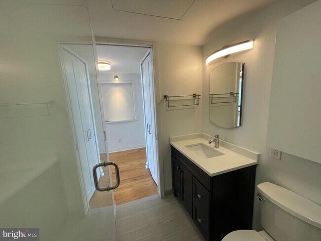 Building Photo - 285 St James Pl