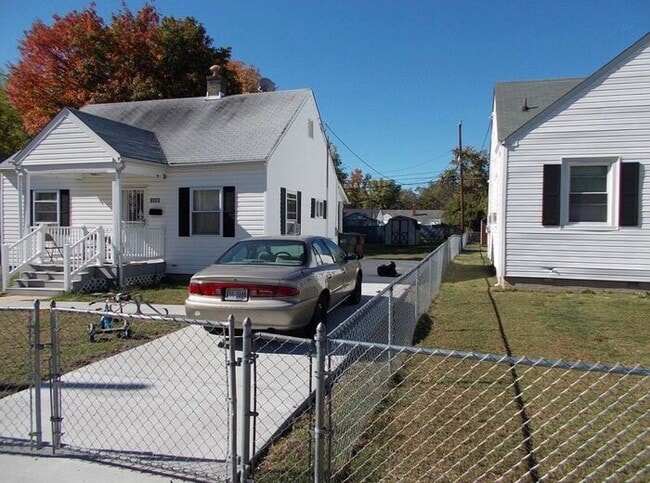 Building Photo - 4BR SFR w/ Fenced Yard in Richmond (23224)