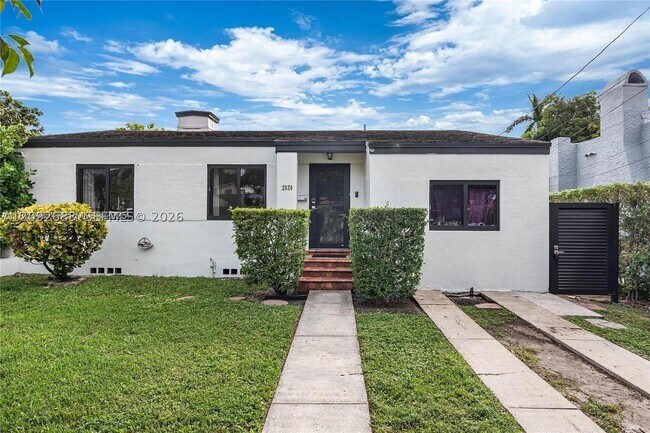 Building Photo - 2520 SW 20th St