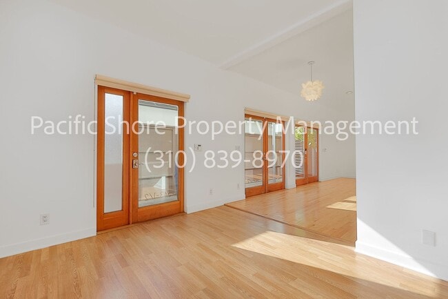 Building Photo - 543 Rose Ave