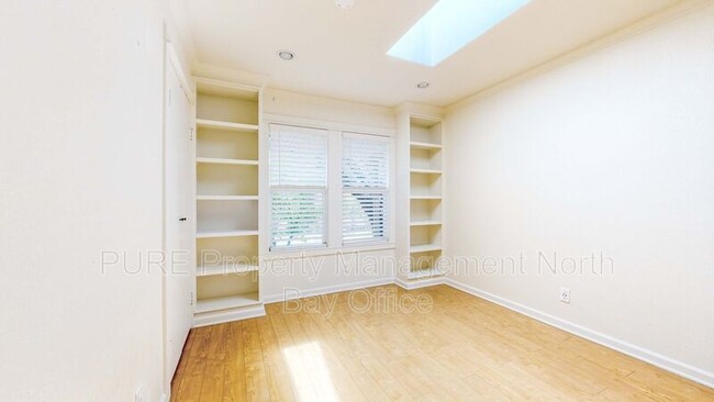 Building Photo - 3225 Meadow Glen Dr