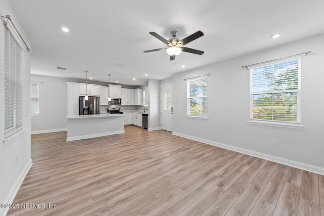 Building Photo - 117 Redbud Ln