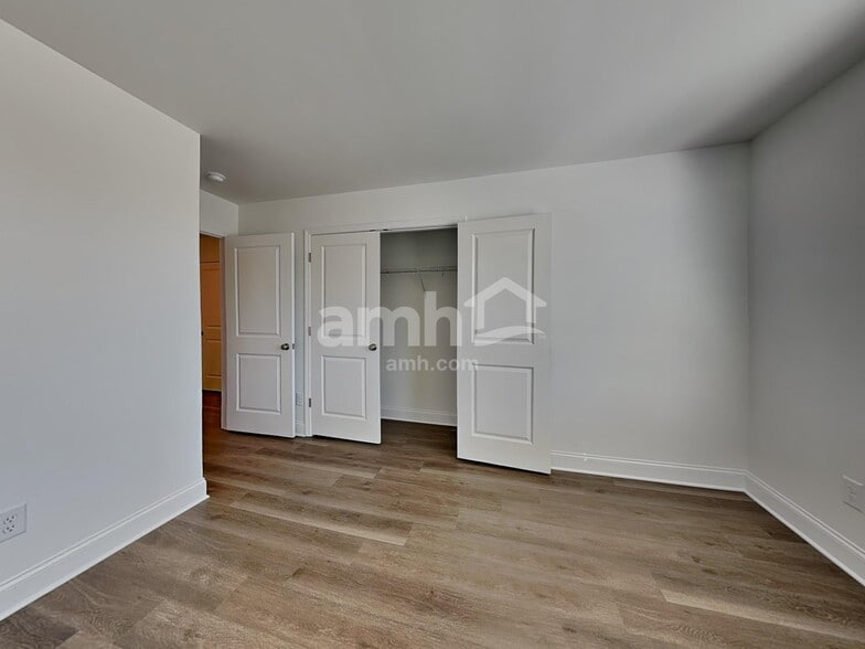 Building Photo - 510 Pointe Dr