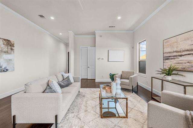 Building Photo - 600 Melba St