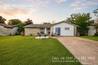 Building Photo - 1413 Meadows Dr