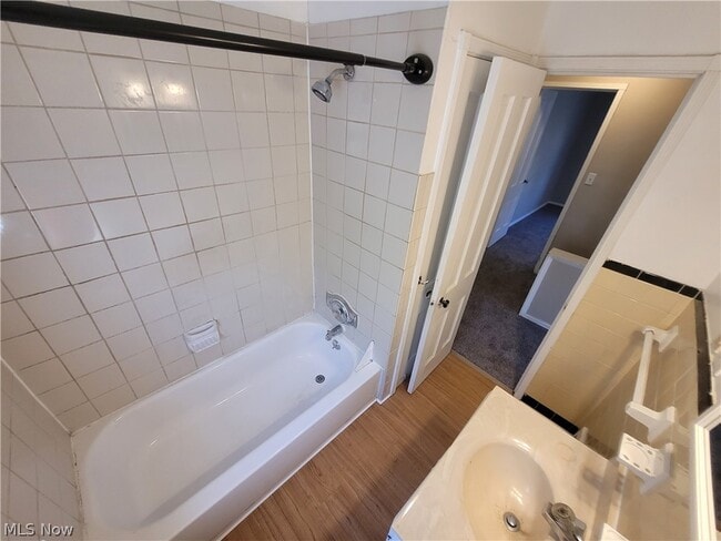 Building Photo - 255 E 250th St