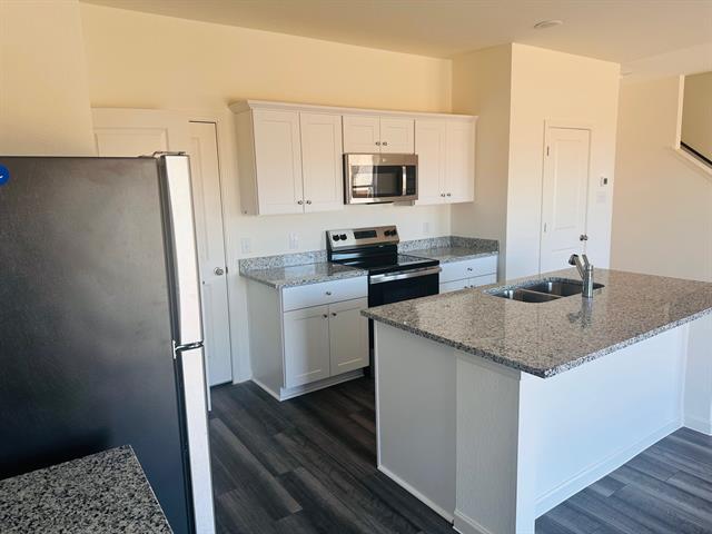 Building Photo - 2101 Prairie Ln