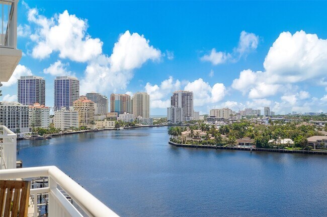 Building Photo - 511 Bayshore Dr