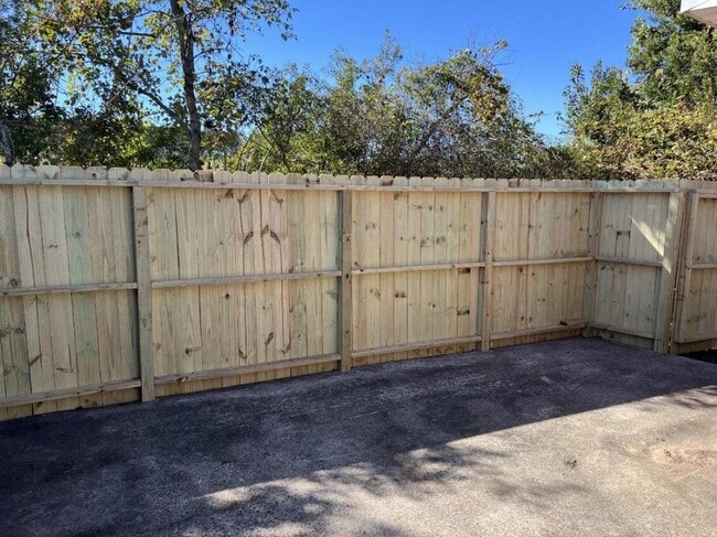 Building Photo - 1214 Peyton Cir