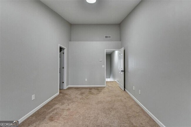 Building Photo - 903 Redwood Dr