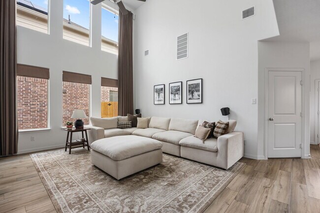 Building Photo - 10016 Thornapple Rd