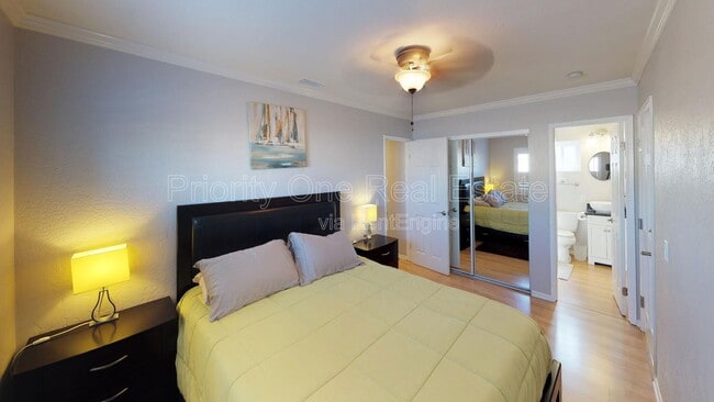 Building Photo - 4102 Ingraham St