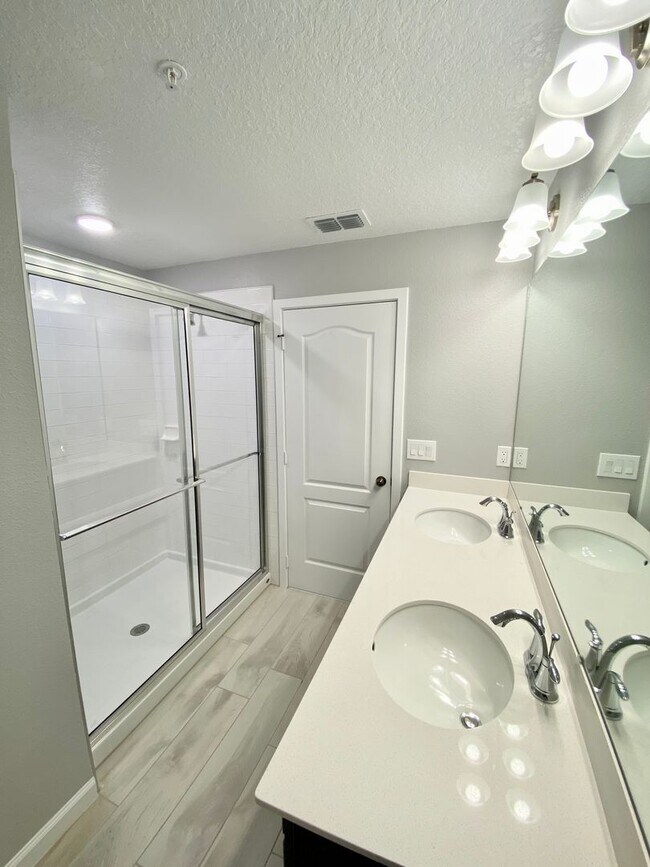 Building Photo - Brand New Townhome for Rent in Gated Commu...