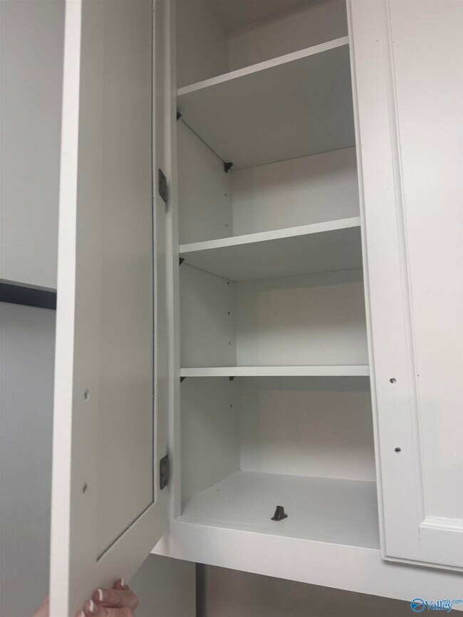 Building Photo - 2071 Woodlawn Dr SW