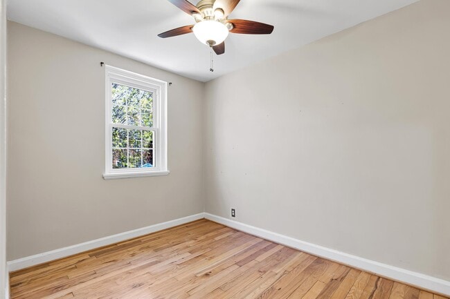 Building Photo - 3011 S Buchanan St