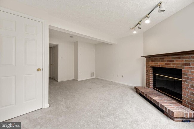 Building Photo - 8550 Blue Rock Ln