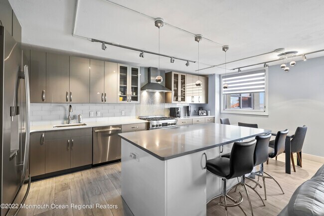 Building Photo - 675 Ocean Ave N