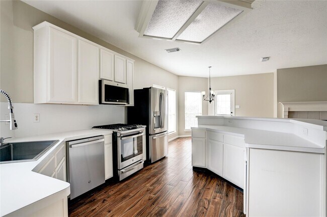 Building Photo - 4822 Silverlake Dr