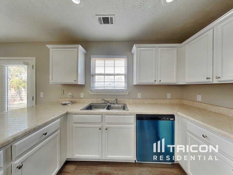 Building Photo - 2726 Storybook Ct