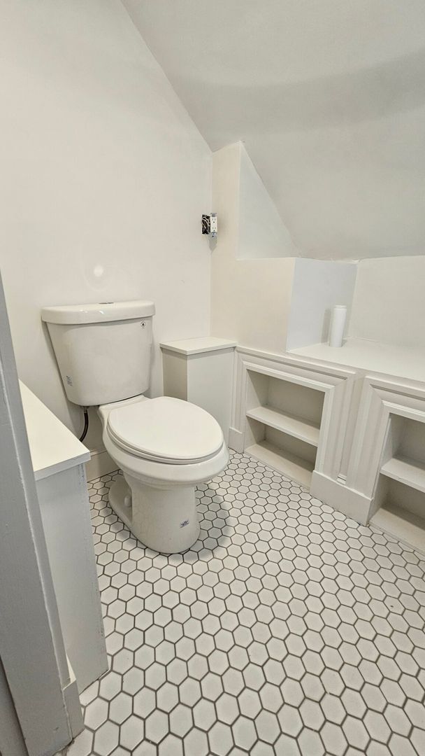 Building Photo - Must see! BRAND NEW RENOVATION! In-Unit La...
