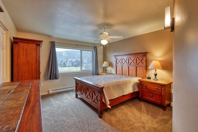 Building Photo - 313 Firelight Dr