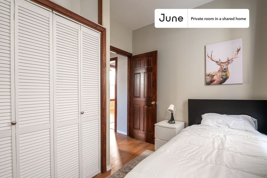 Building Photo - Room in Shared 4 bed/1 bath home