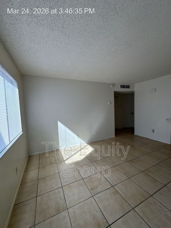 Building Photo - 514 S Bridge St