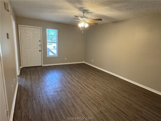 Building Photo - 2000 Monito Way