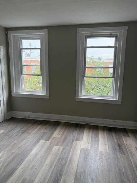 Building Photo - 1370 Narragansett St