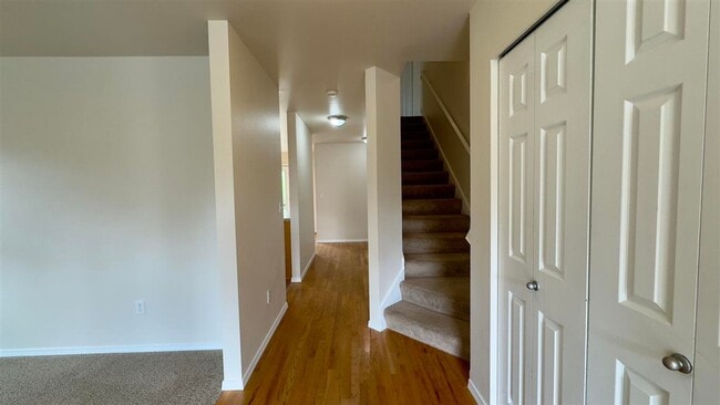 Building Photo - 3 Bedroom, 2.5 Bathroom house!!