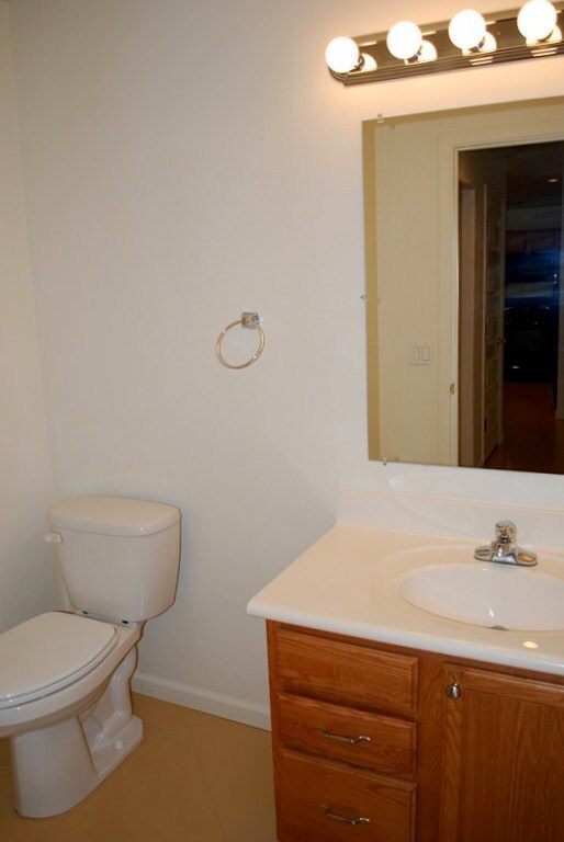 Building Photo - Modern 4 Bed 5 Bath Near UofA – Private Baths & Off-Street Parking