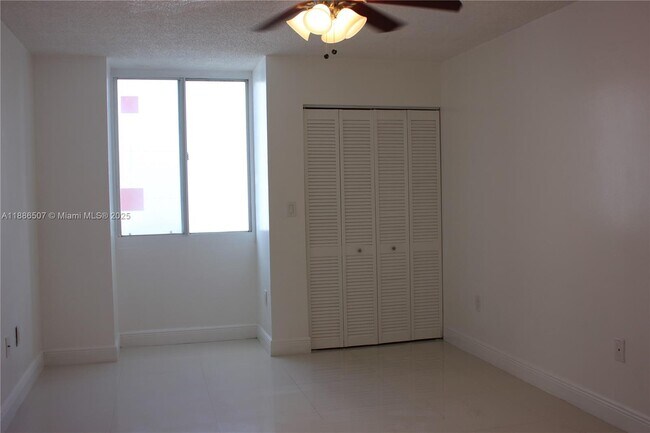 Building Photo - 800 N Miami Ave
