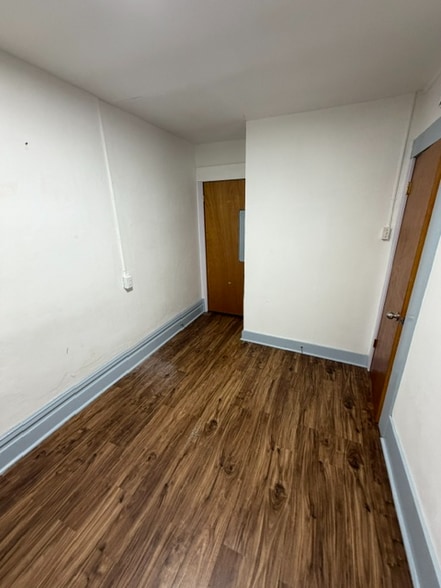 Building Photo - 708 Mills St