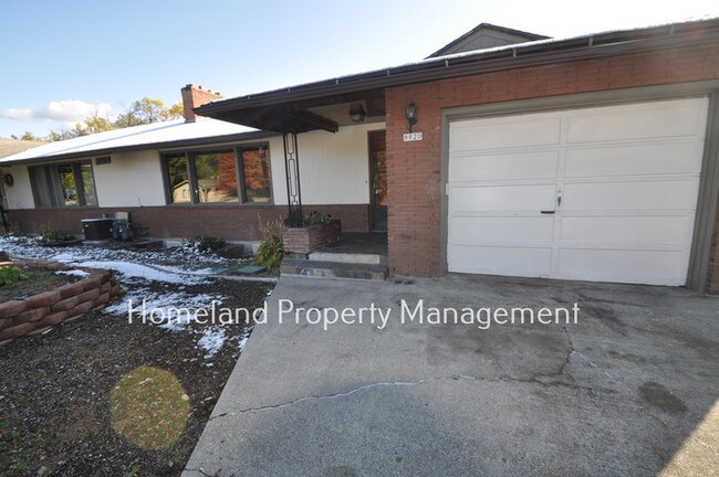 Building Photo - 3 Bedroom Duplex