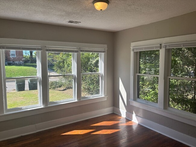 Building Photo - 389 Hodges St